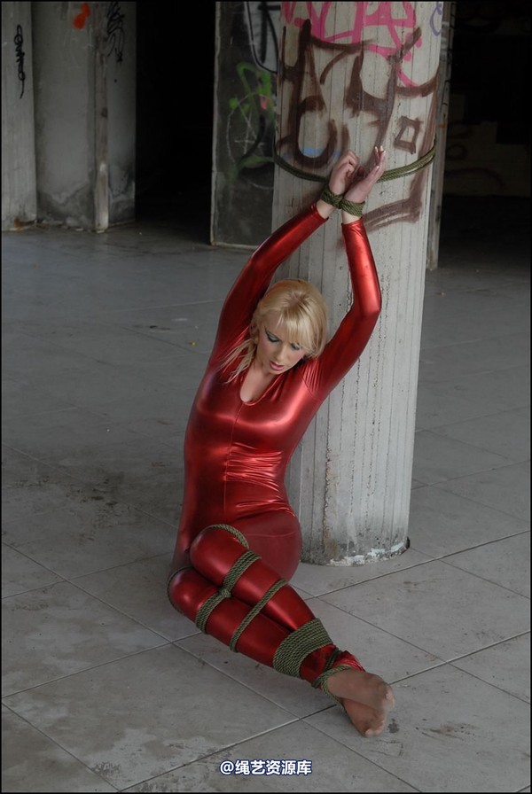 simplytied - Shiny Red in Spain 第 22 张图片