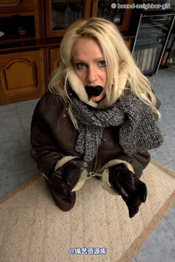 bound-neighbor-girl - Julia - Captivating Impressions 第 34 张图片