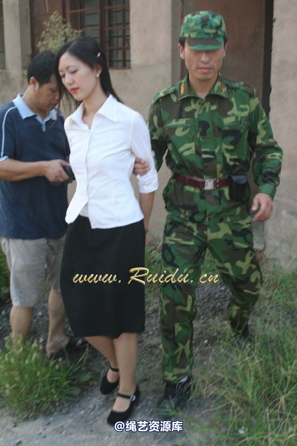 锐度主张 - 20071130第41期 宝宝室外捆绑图，有押解 第 10 张图片