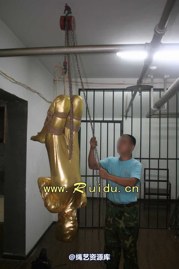 锐度主张 - 20070921第34期 影片胶衣紧缚悬吊图片 第 199 张图片
