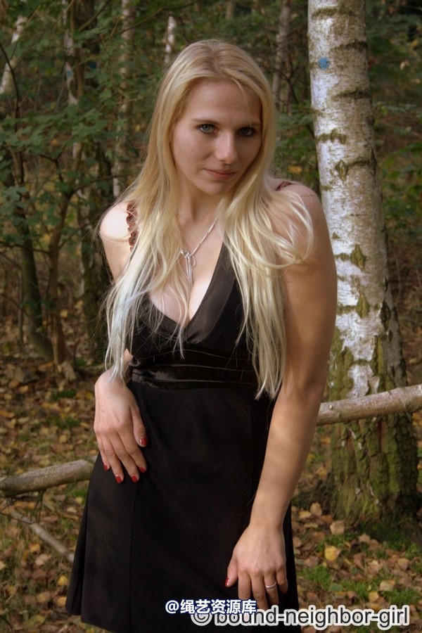 bound-neighbor-girl - Bambi - Surprised in the forest 第 8 张图片
