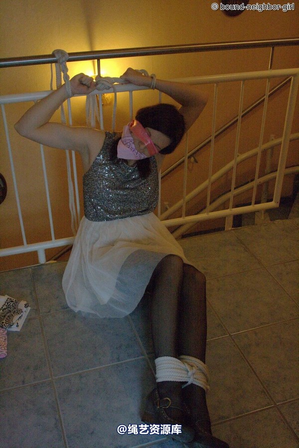 bound-neighbor-girl - Susan tied at home 第 16 张图片