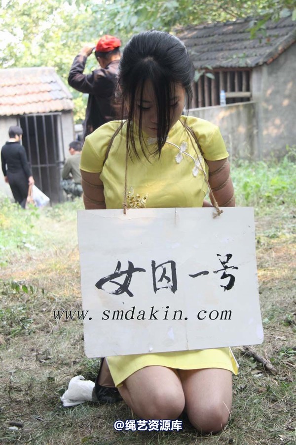 锐度主张 - 第六届锦绣江南-黄旗袍五花挂牌模特：玲玲 第 20 张图片