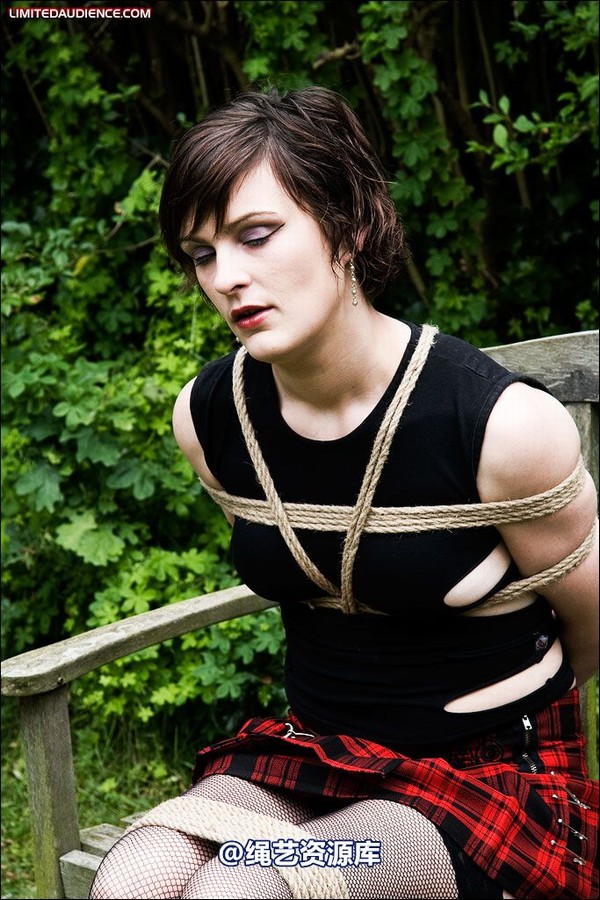 limitedaudience - 2008 ellie west bench bound wench 2 第 34 张图片