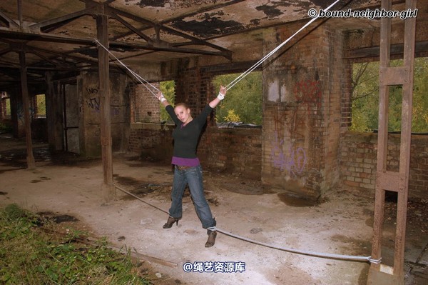 bound-neighbor-girl - Peggy - surprise in the ruins part 3 第 25 张图片