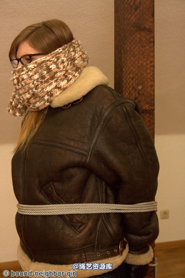 bound-neighbor-girl - Guest Melissa - Wintry robbery 第 34 张图片