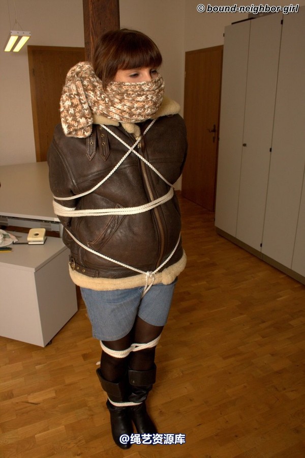 bound-neighbor-girl - Susan - Tied up in winter clothes 1 第 47 张图片