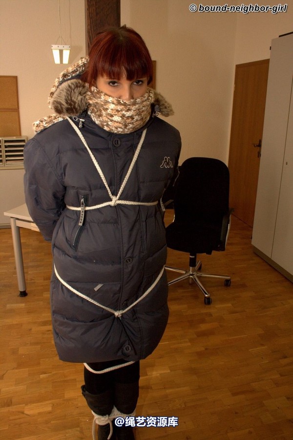 bound-neighbor-girl - Susan - Tied up in winter clothes 2 第 35 张图片