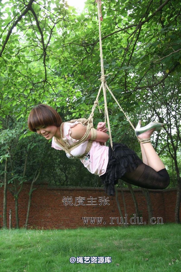 锐度主张 - 青草地模特：小爱 第 18 张图片
