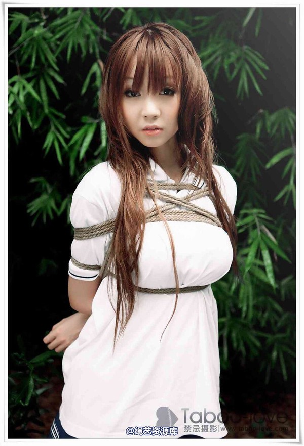 禁忌摄影 - No.012 桃�A �W生妹的警服�o�`秋�[ 第 3 张图片