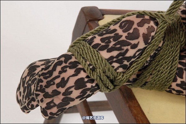simplytied - Jinx chair semi hogtie 第 25 张图片