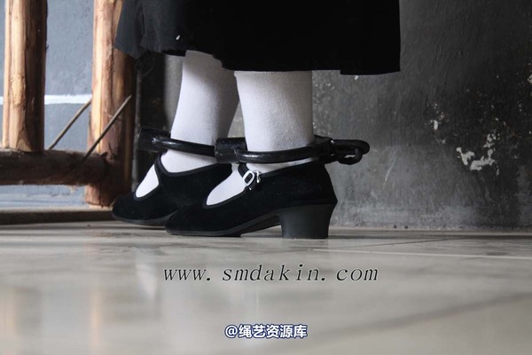 锐度主张 - 黑布鞋白袜镣铐模特：小芳 第 30 张图片