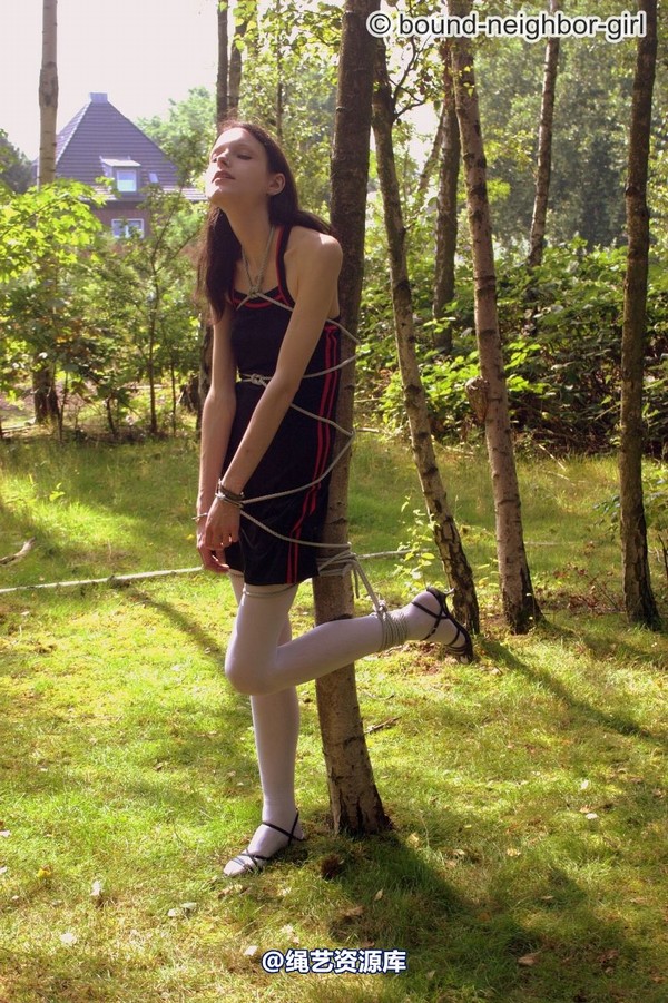 bound-neighbor-girl - Tanja - Tied up in the forest 3 第 18 张图片