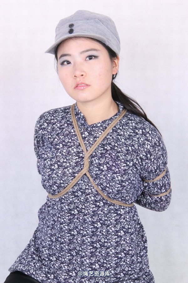胜景山庄 - 228-女游击队被绑 第 7 张图片