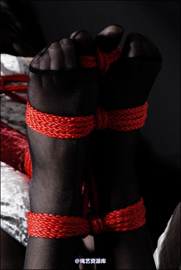 simplytied - The Gloves 第 29 张图片