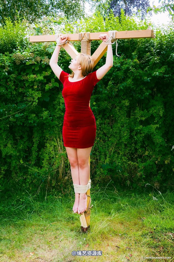 limitedaudience - 2014 bryony fuller alone on the cross 2 第 12 张图片