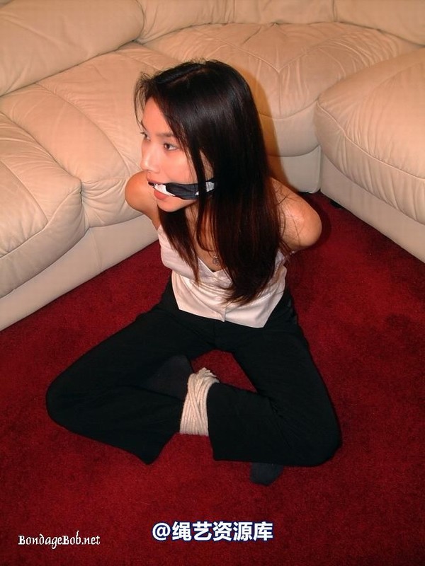 bondagebob - Kitti Crossed Legs 第 16 张图片