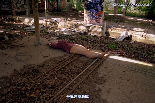 bound-neighbor-girl - Jasmin - bondage in the ruins 3 第 31 张图片