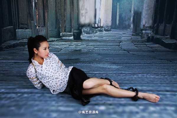 神艺缘 - 227-古朴老街上的少女 第 17 张图片