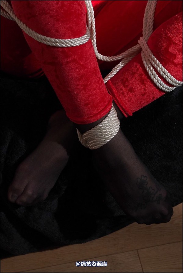simplytied - RR in red catsuit 第 19 张图片