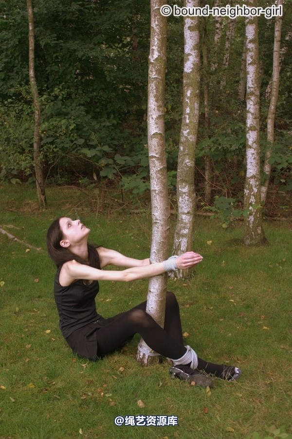 bound-neighbor-girl - Tanja - Tied up in the forest 1 第 28 张图片