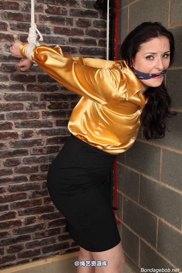 bondagebob - Caroline Pierce Taken to the garage 第 140 张图片
