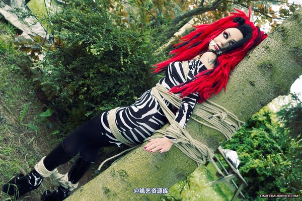 limitedaudience - 2012 andromedax bound to a tree 第 5 张图片