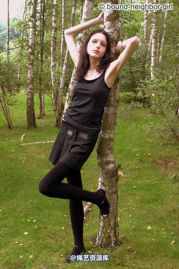 bound-neighbor-girl - Tanja - Tied up in the forest 1 第 3 张图片