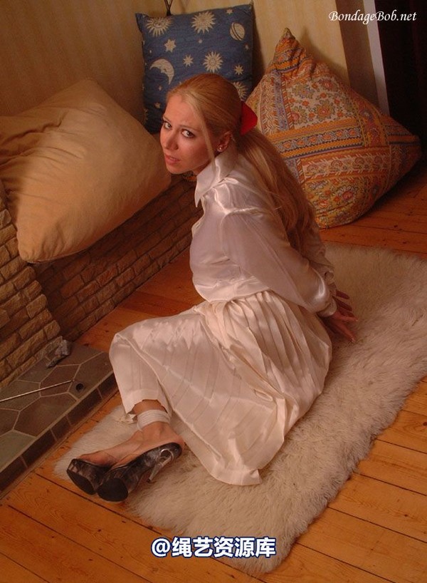 bondagebob - Petra Nights in white satin 第 3 张图片