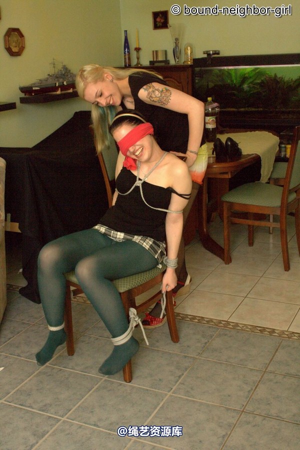 bound-neighbor-girl - Malin and Zora - Bondage 2 第 32 张图片