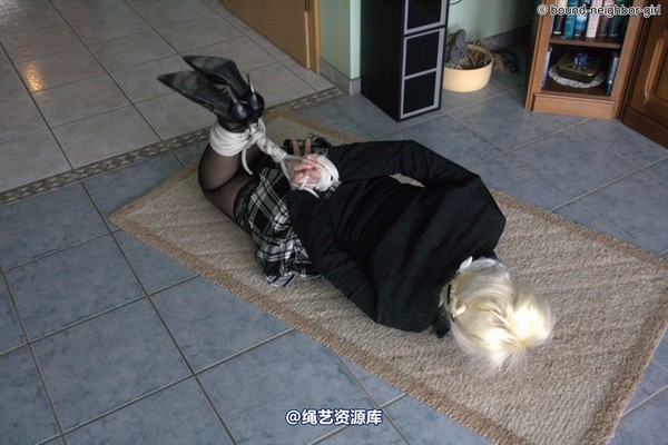 bound-neighbor-girl - Elena - robbery in the apartment 第 45 张图片