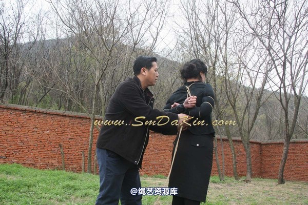 锐度主张 - 2009年第21期捆绑图（2009.4.26）3.28聚会，同好MM极限紧缚 第 64 张图片