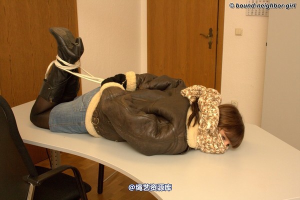 bound-neighbor-girl - Susan - Tied up in winter clothes 1 第 42 张图片