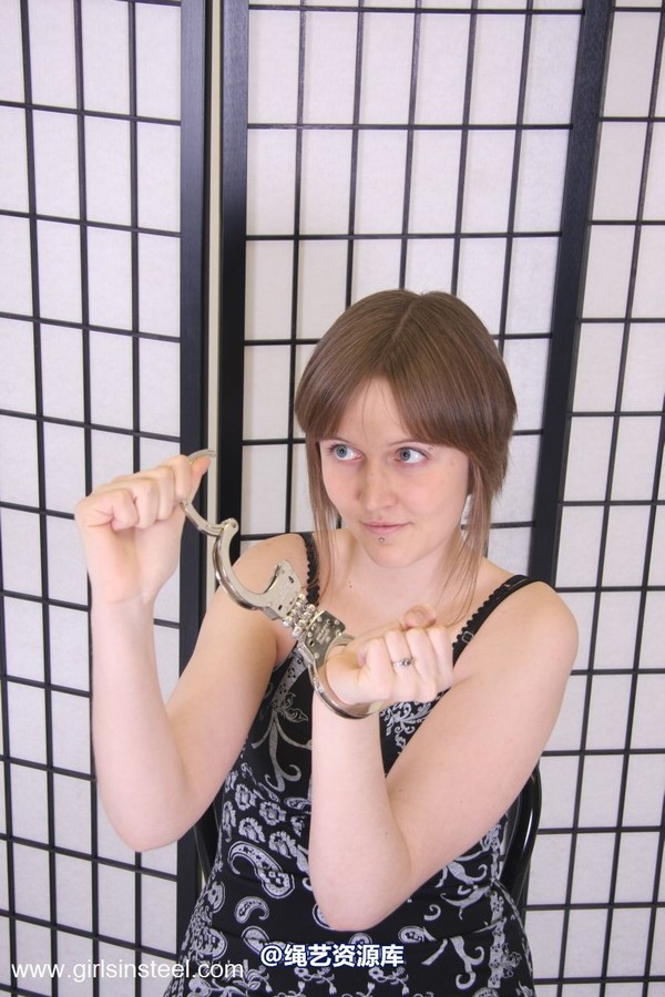 girlsinsteel - Girl, who loves to be handcuffed 第 4 张图片