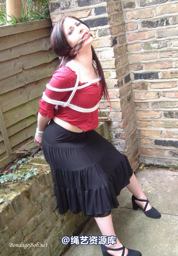 bondagebob - Lydia Tied Outdoors 第 26 张图片