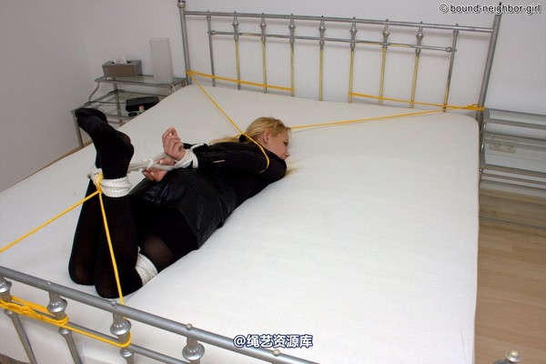bound-neighbor-girl - Noelle in Hogtied 第 2 张图片