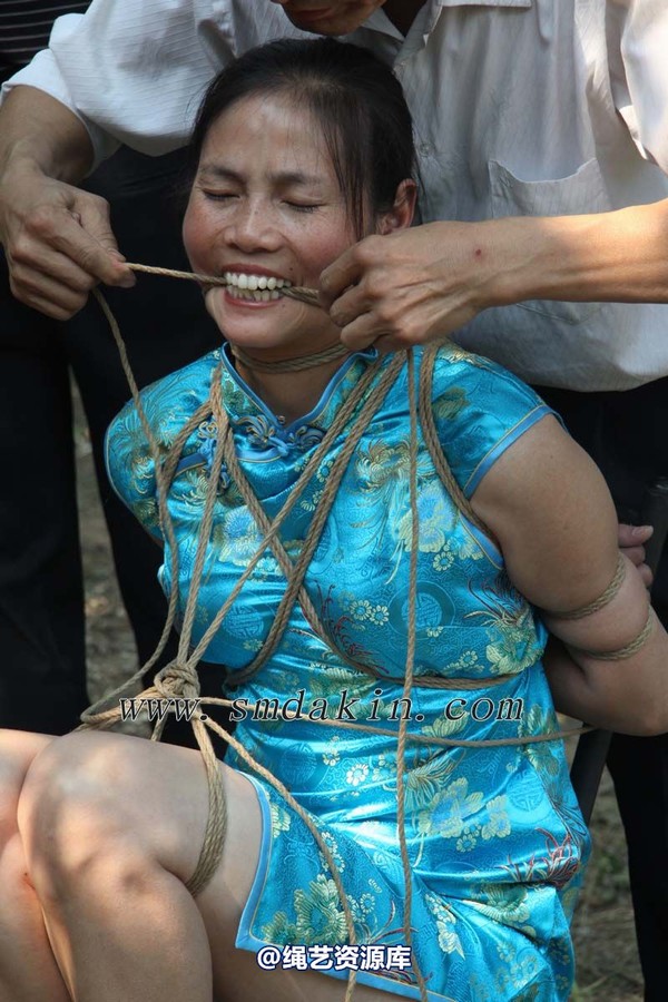 锐度主张 - 第六届锦绣江南-蓝旗袍椅绑女M会员：瓶儿 第 25 张图片