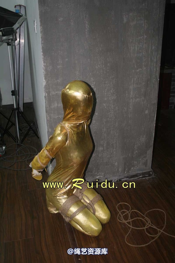 锐度主张 - 20070921第34期 影片胶衣紧缚悬吊图片 第 23 张图片