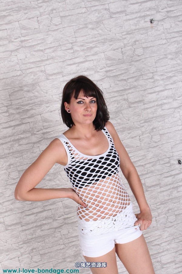 girlsinsteel - Sarah in handcuffs 第 5 张图片