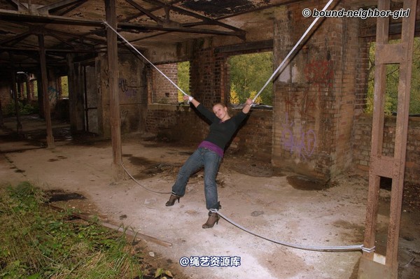 bound-neighbor-girl - Peggy - surprise in the ruins part 3 第 21 张图片