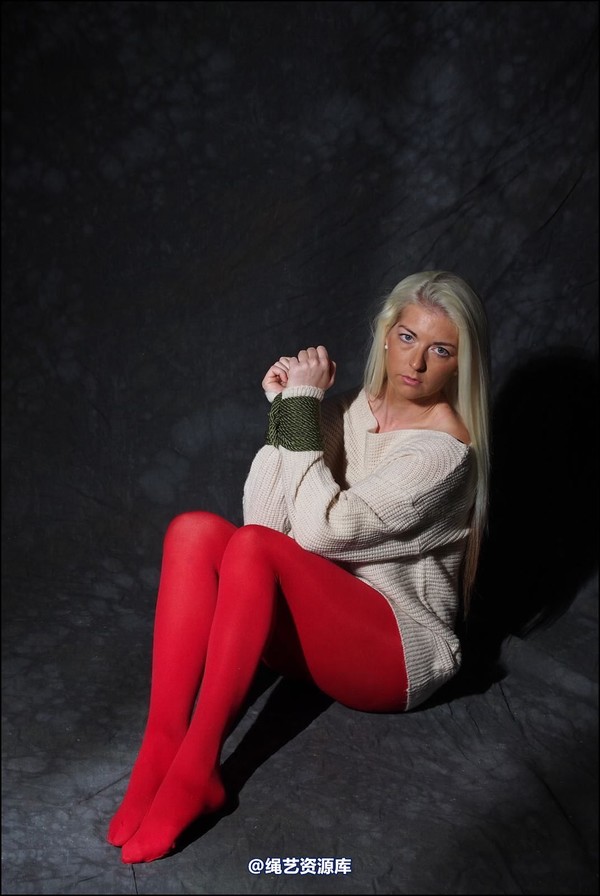 simplytied - Blonde in red tights 第 6 张图片