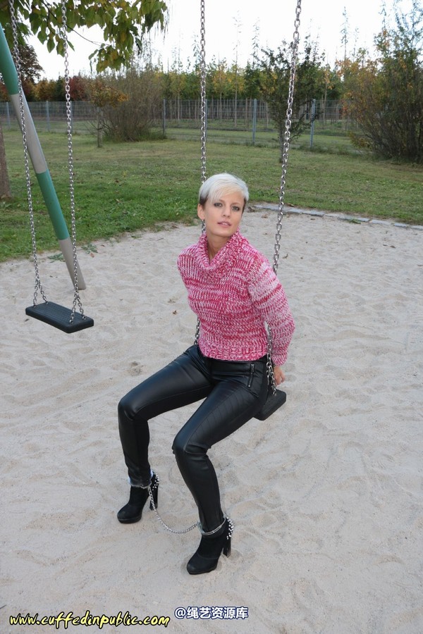 girlsinsteel - Handcuffed at the childs swing 第 67 张图片
