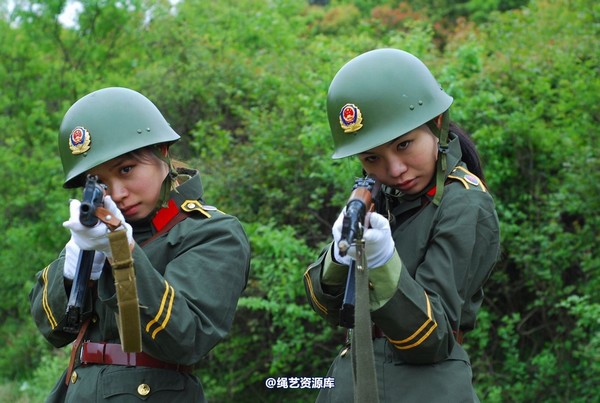 唯美之家 - 外拍军装三模特 第 297 张图片