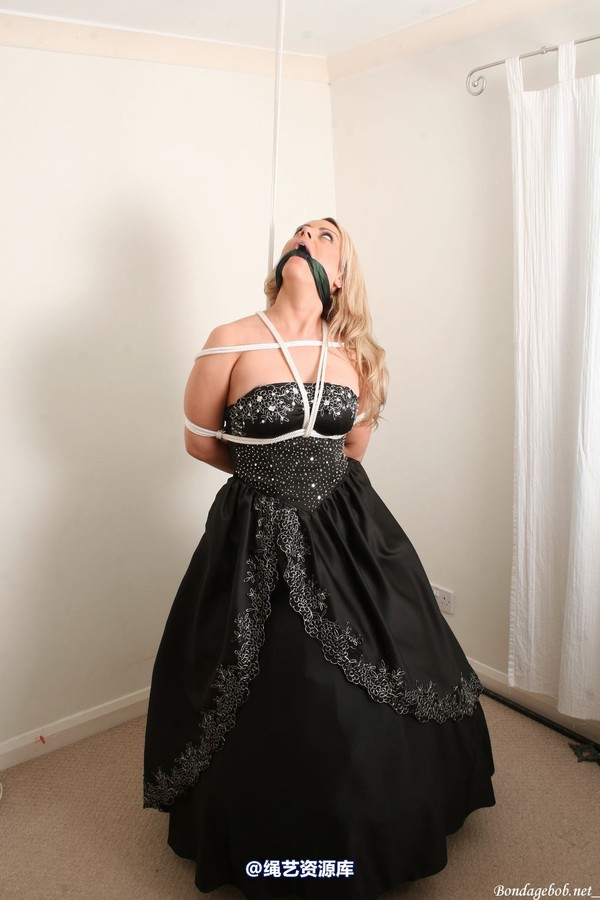 bondagebob - Izzy Ball Gown 第 57 张图片
