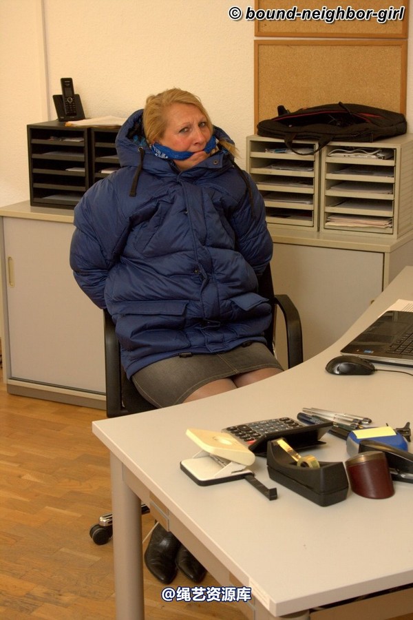 bound-neighbor-girl - Isabel - Tied at home and in the office 2 第 11 张图片