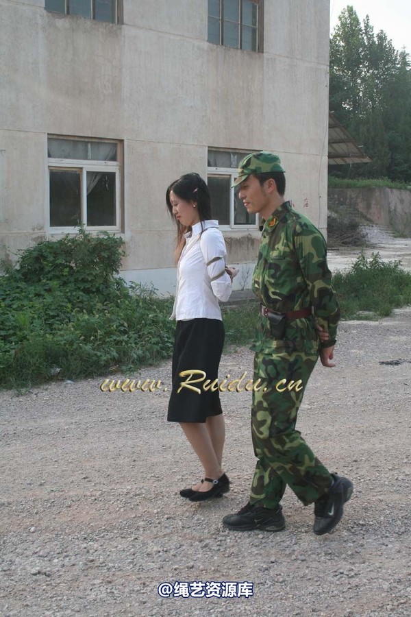 锐度主张 - 20071130第41期 宝宝室外捆绑图，有押解 第 96 张图片