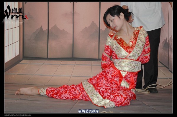 唯美之家 - 08-05-29盈盈汉服-护士装 第 32 张图片