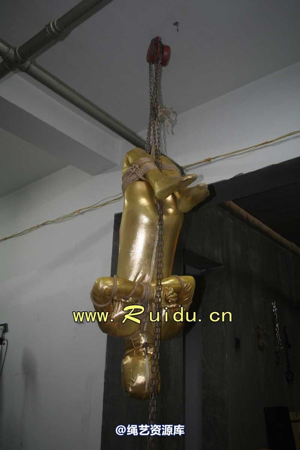 锐度主张 - 20070921第34期 影片胶衣紧缚悬吊图片 第 151 张图片