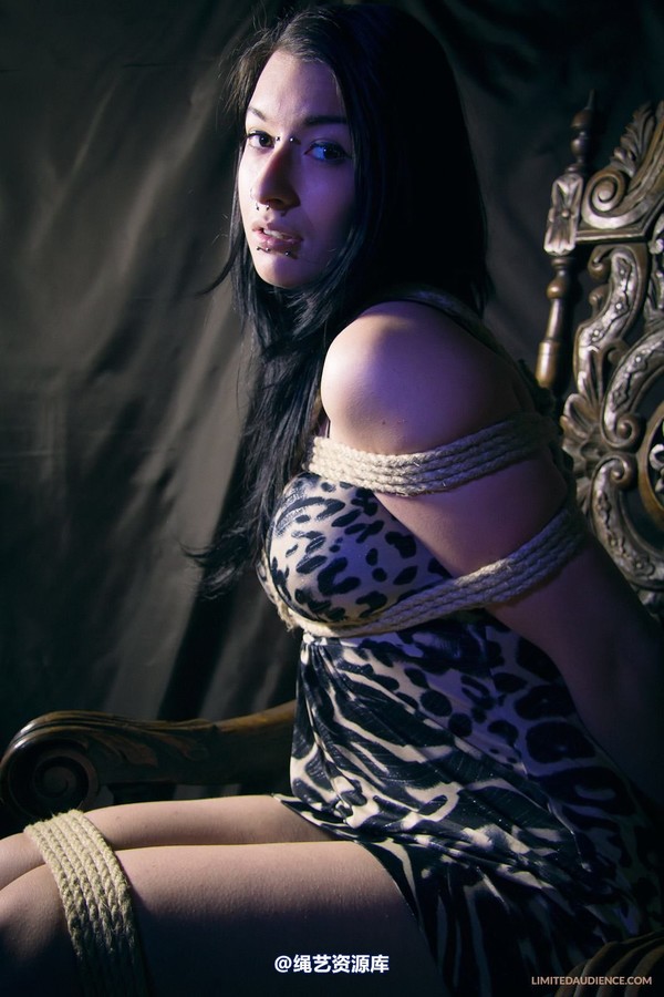 limitedaudience - 2013 stacey von tied on throne 2 第 22 张图片