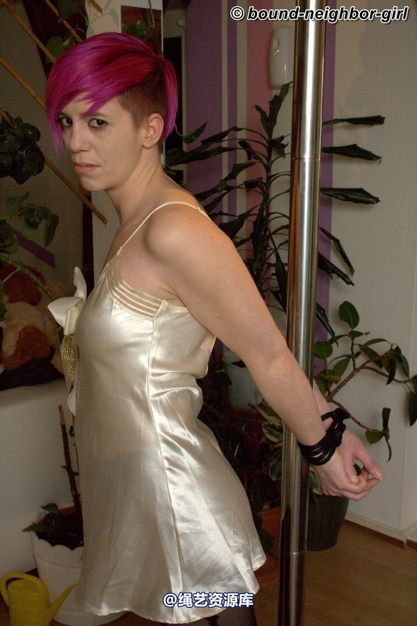 bound-neighbor-girl - Holly - Tied up in her apartment 第 12 张图片